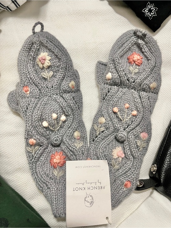 French Knot Accessories - French Knot Embroidered Gray Knit Mittens